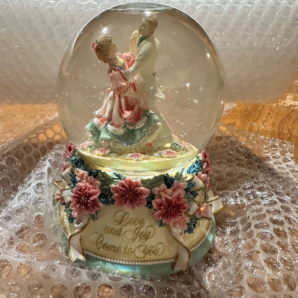 The San Francisco Music Box Company Ellen Kamysz Love And Joy Come To You